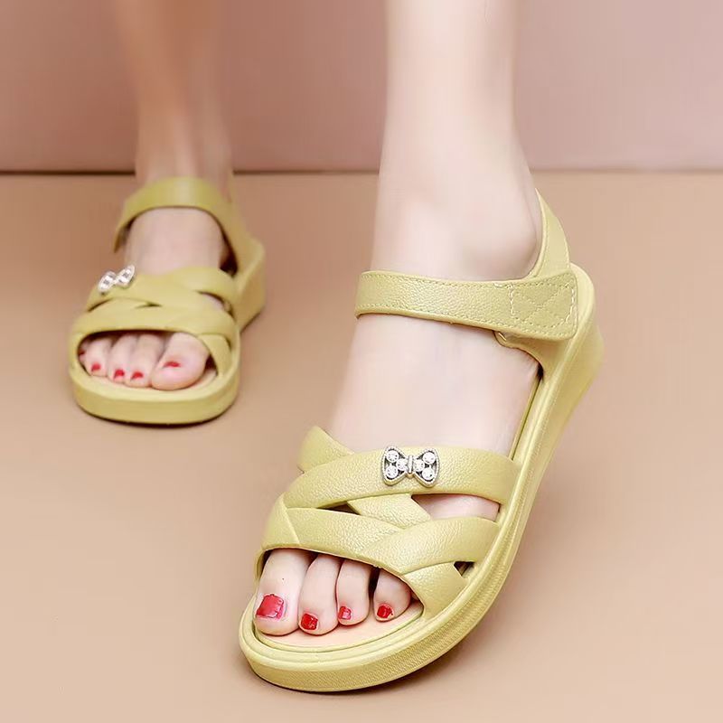 Middle Aged And Elderly Women  - Velcro Strap Sandal recension och pris